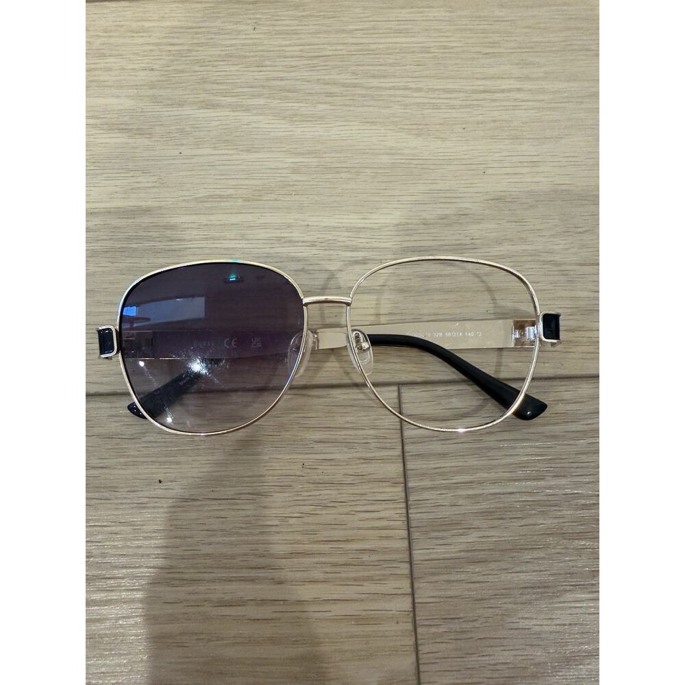 GUESS Gold Frame Aviator Sunglasses Black Enamel Logo Accented Arms GO00019-32B